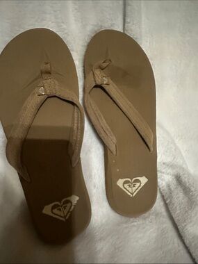 Roxy Women's Tan Flip Flop Sandals